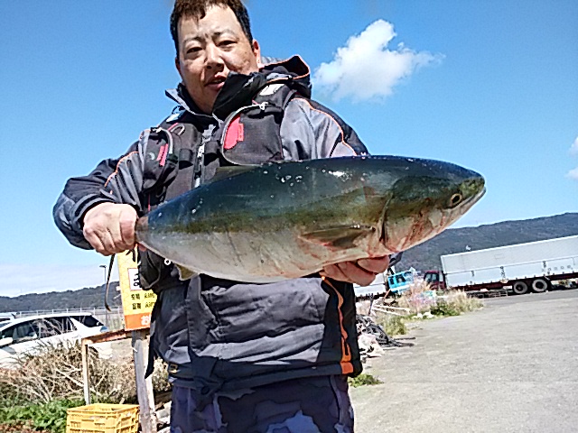 浜 漁 丸 長崎県雲仙市橘湾で手軽に楽しめるイカダ五目釣り イカ釣りをご案内致します 釣果情報