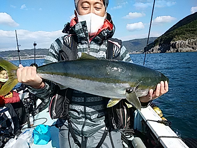 浜 漁 丸 長崎県雲仙市橘湾で手軽に楽しめるイカダ五目釣り イカ釣りをご案内致します 釣果情報