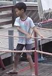 踏ん張る足指